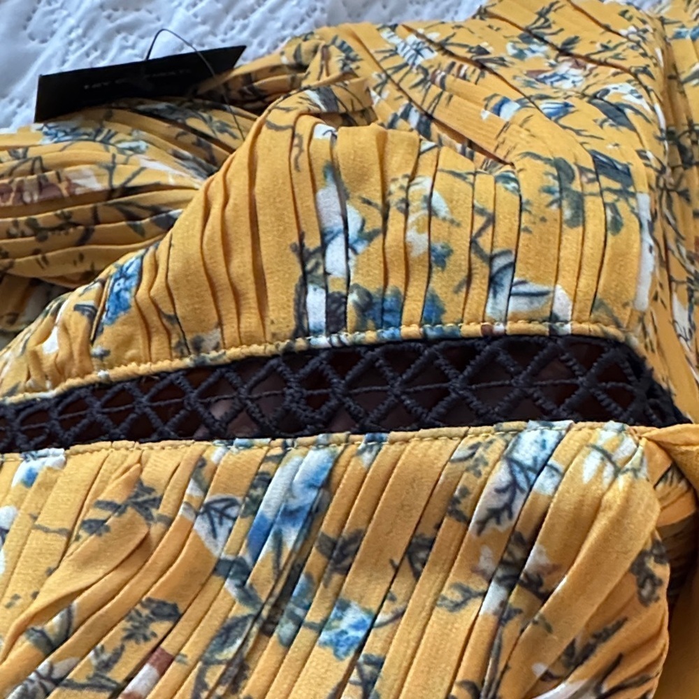 NWT LULUS Such Sophistication Yellow Floral Print Pleated Maxi Dress size XS - Picture 11 of 12